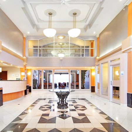 Holiday Inn Express Calgary South By Ihg Εξωτερικό φωτογραφία