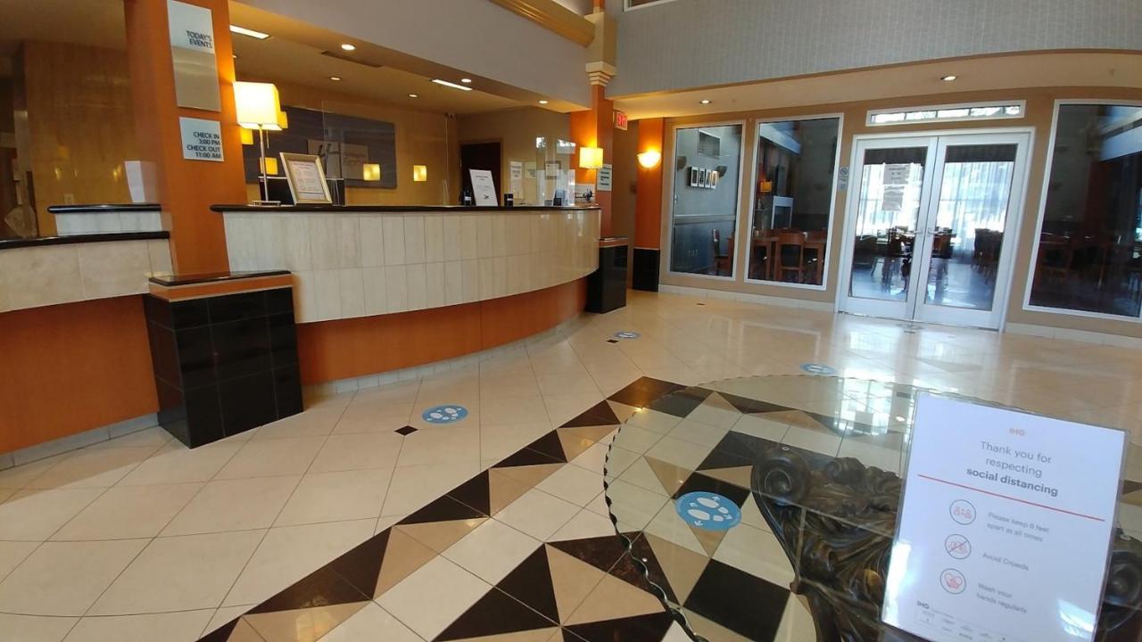 Holiday Inn Express Calgary South By Ihg Εξωτερικό φωτογραφία