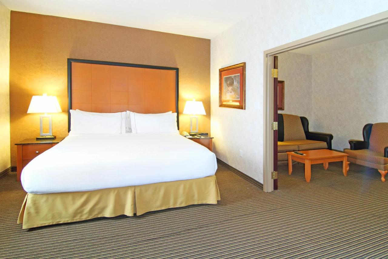 Holiday Inn Express Calgary South By Ihg Εξωτερικό φωτογραφία