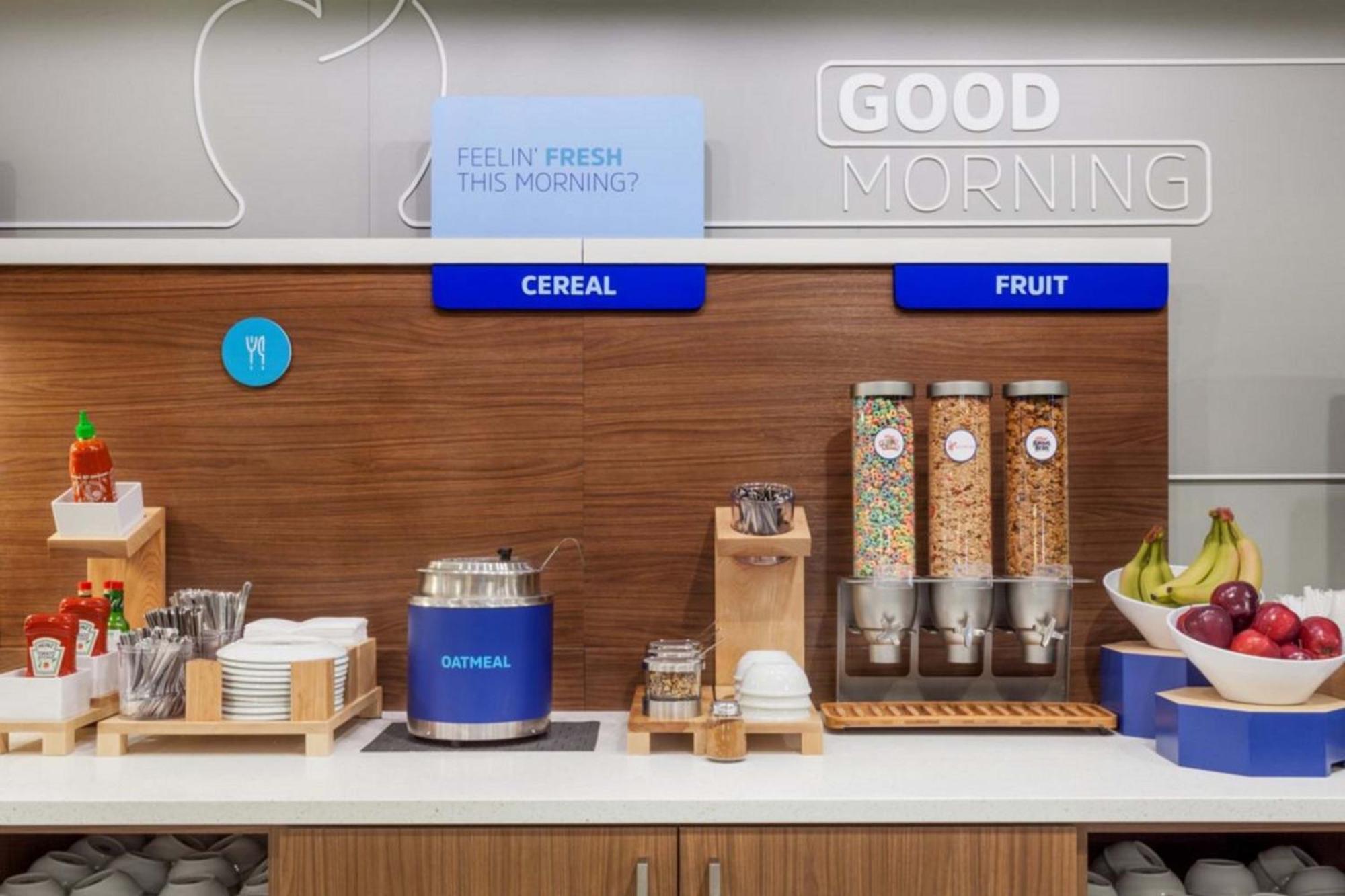 Holiday Inn Express Calgary South By Ihg Εξωτερικό φωτογραφία