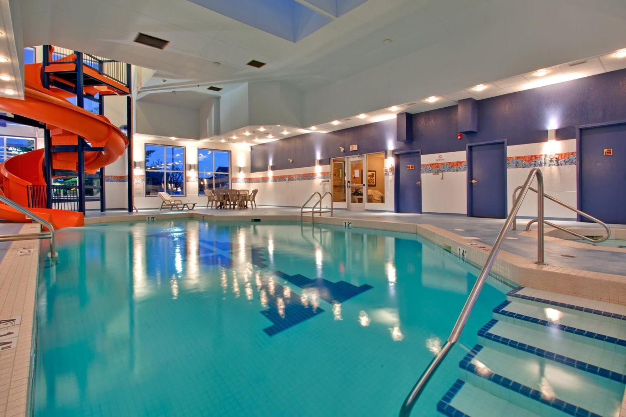 Holiday Inn Express Calgary South By Ihg Εξωτερικό φωτογραφία