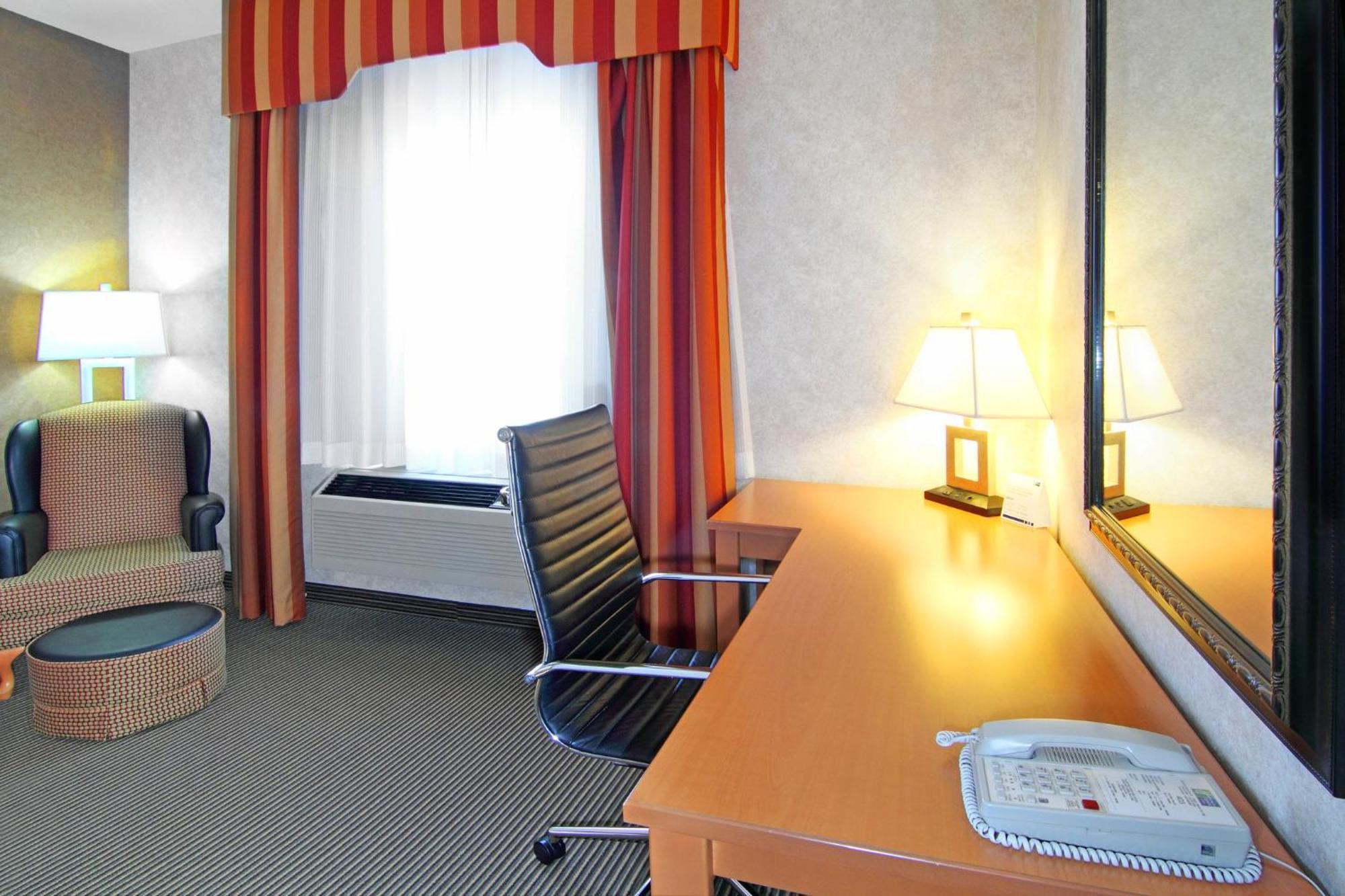 Holiday Inn Express Calgary South By Ihg Εξωτερικό φωτογραφία