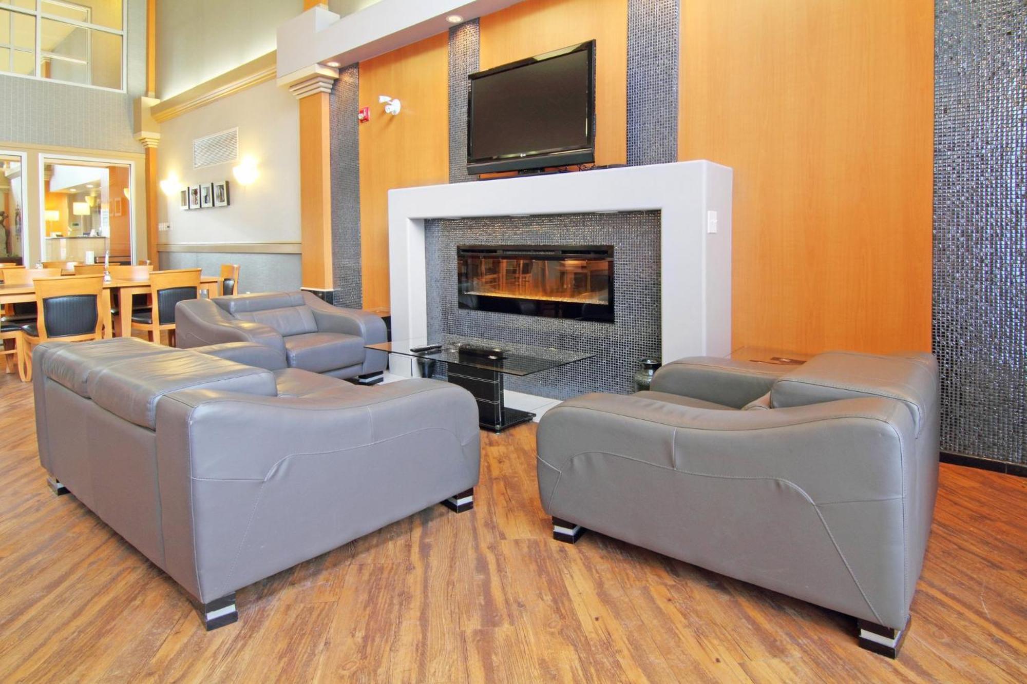 Holiday Inn Express Calgary South By Ihg Εξωτερικό φωτογραφία