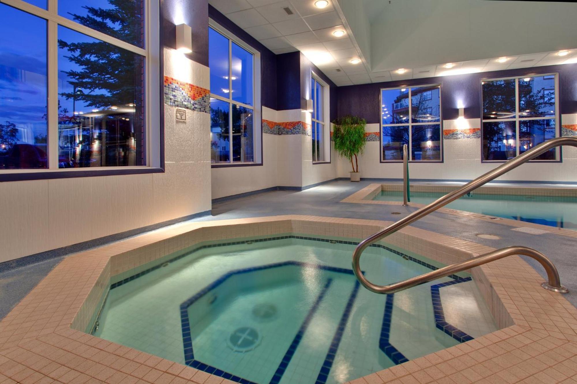 Holiday Inn Express Calgary South By Ihg Εξωτερικό φωτογραφία
