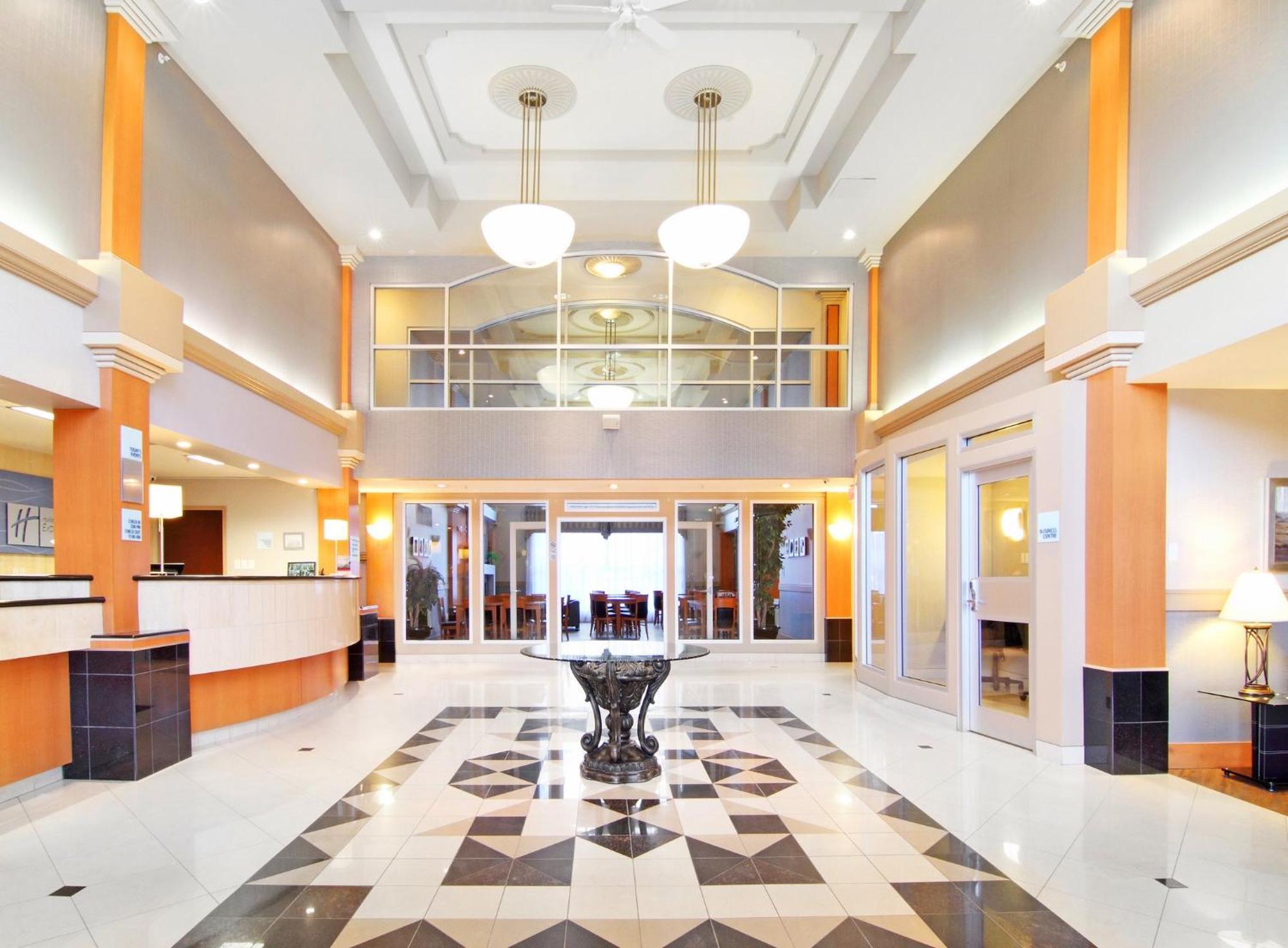 Holiday Inn Express Calgary South By Ihg Εξωτερικό φωτογραφία