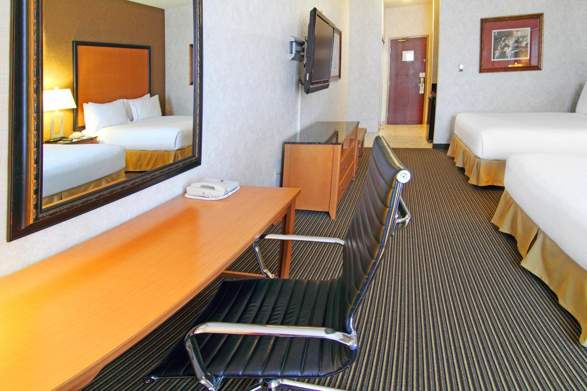 Holiday Inn Express Calgary South By Ihg Εξωτερικό φωτογραφία