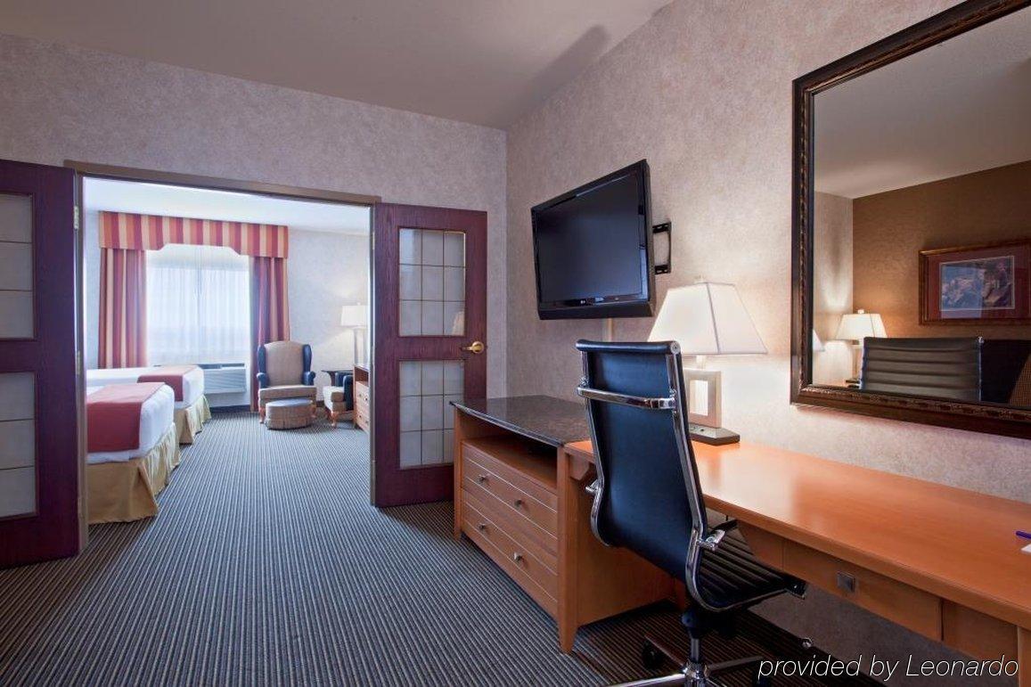 Holiday Inn Express Calgary South By Ihg Δωμάτιο φωτογραφία