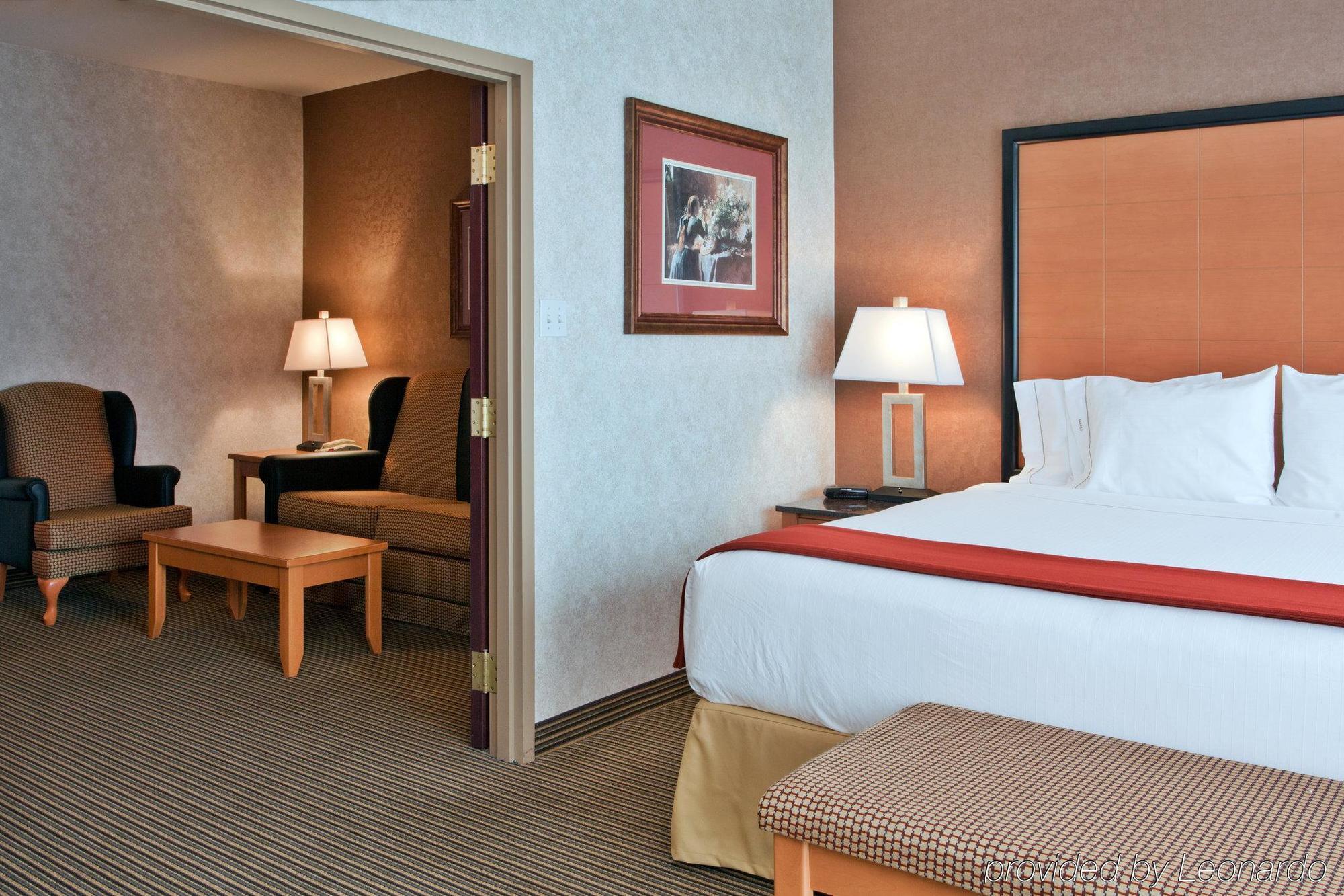 Holiday Inn Express Calgary South By Ihg Εξωτερικό φωτογραφία