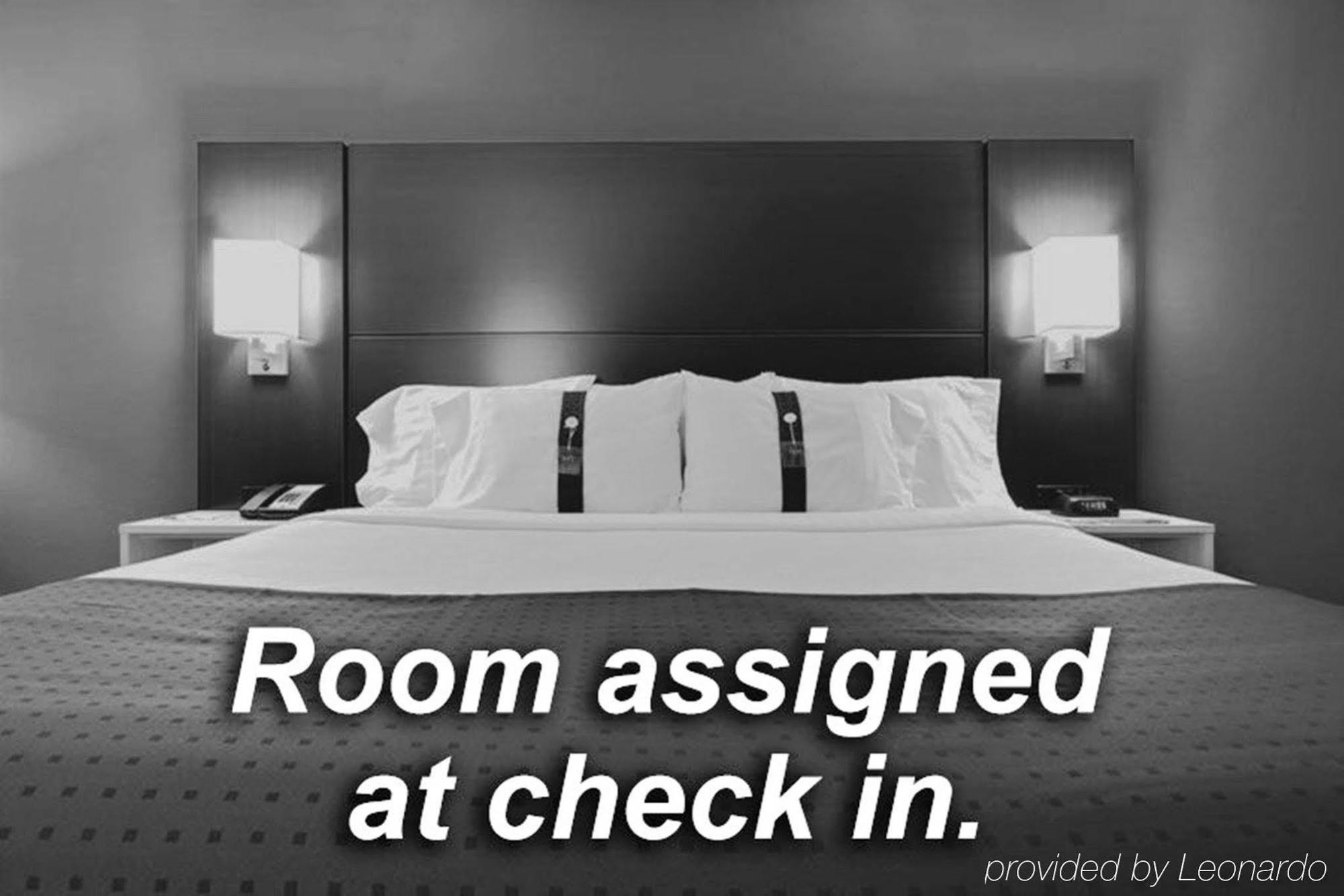 Holiday Inn Express Calgary South By Ihg Εξωτερικό φωτογραφία