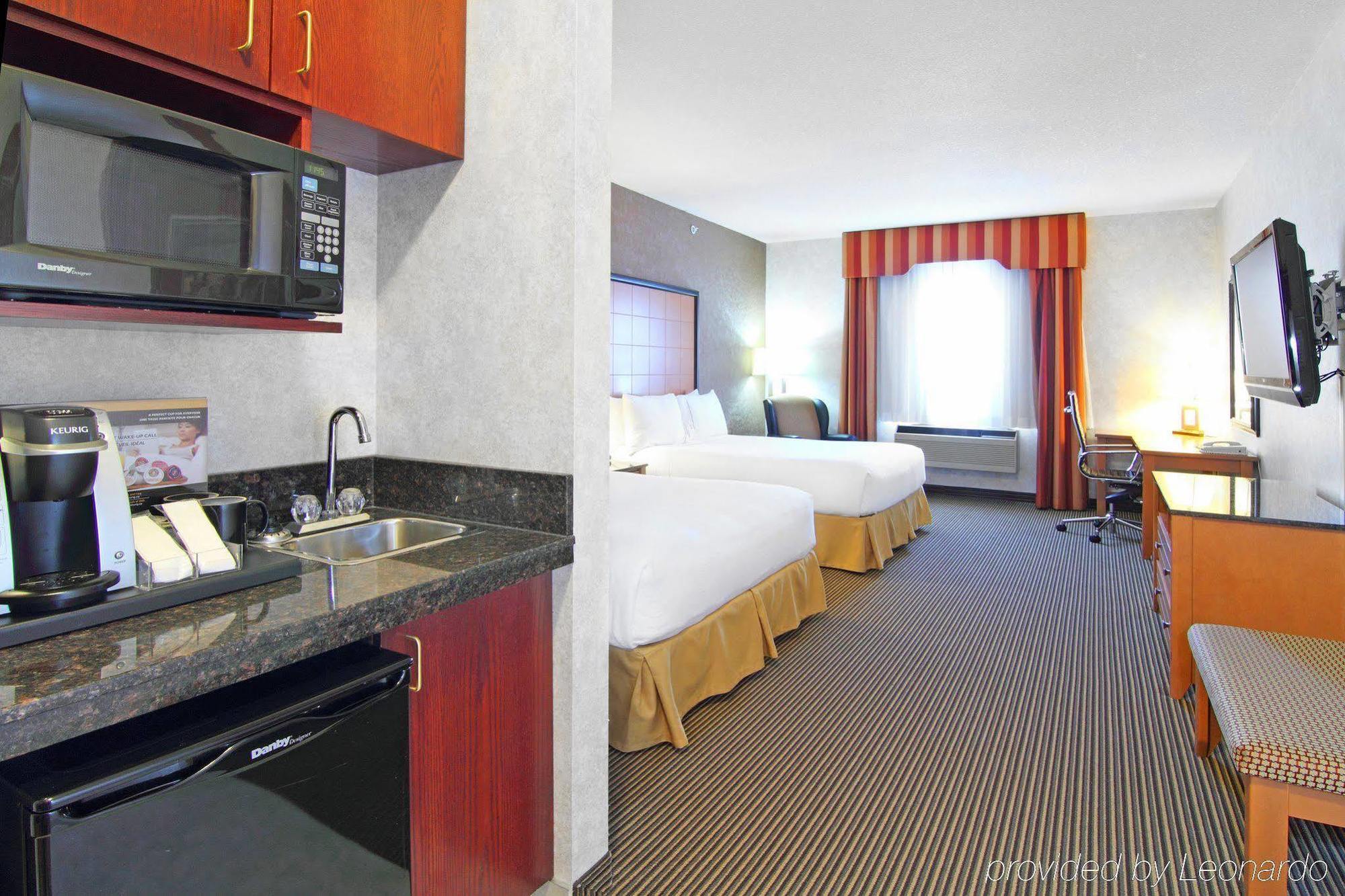 Holiday Inn Express Calgary South By Ihg Εξωτερικό φωτογραφία
