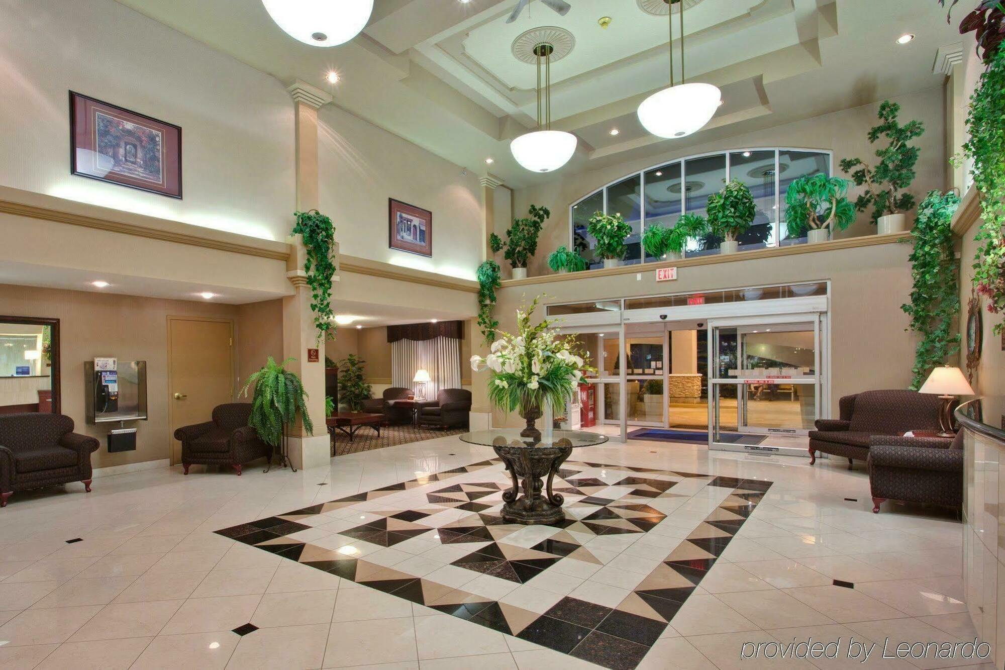Holiday Inn Express Calgary South By Ihg Εξωτερικό φωτογραφία