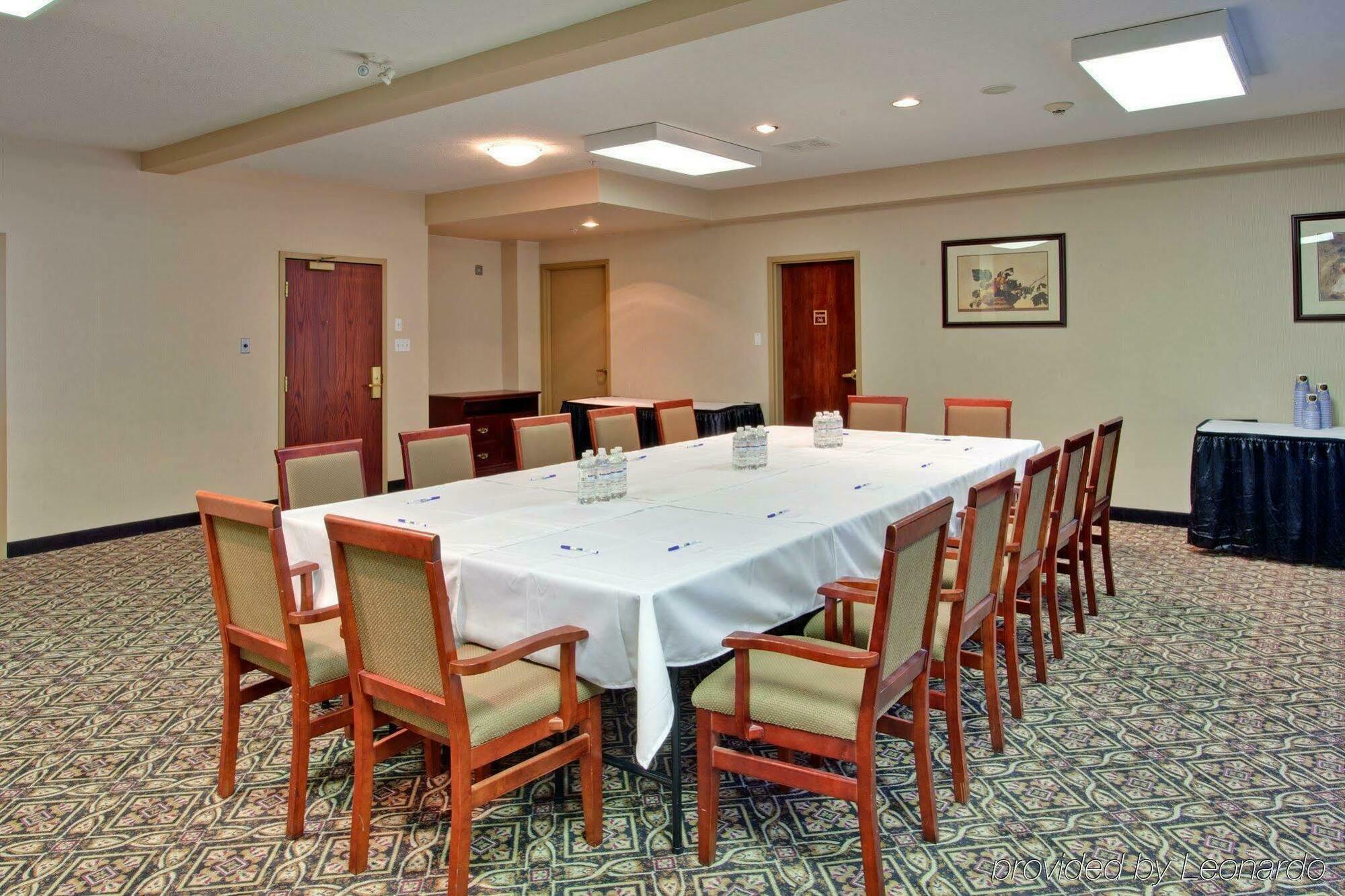 Holiday Inn Express Calgary South By Ihg Εξωτερικό φωτογραφία