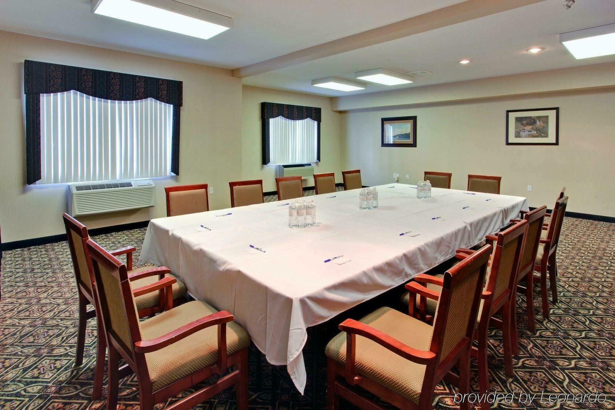 Holiday Inn Express Calgary South By Ihg Εξωτερικό φωτογραφία