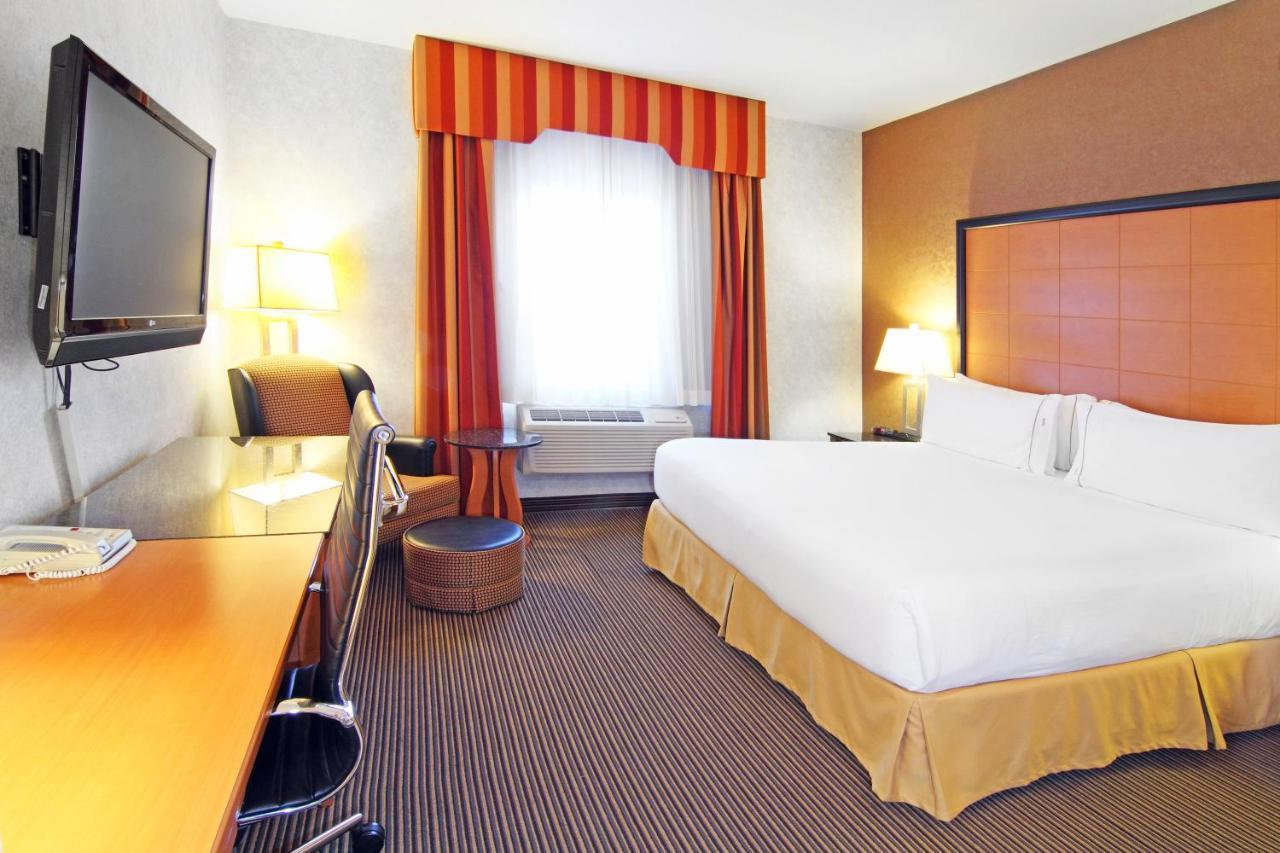Holiday Inn Express Calgary South By Ihg Εξωτερικό φωτογραφία